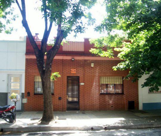 Frente de GUALEGUAYCHU 4821 desde la vía pública