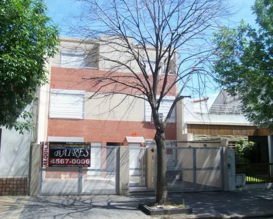 Frente de LOPEZ, CARLOS ANTONIO 4193 desde la vía pública