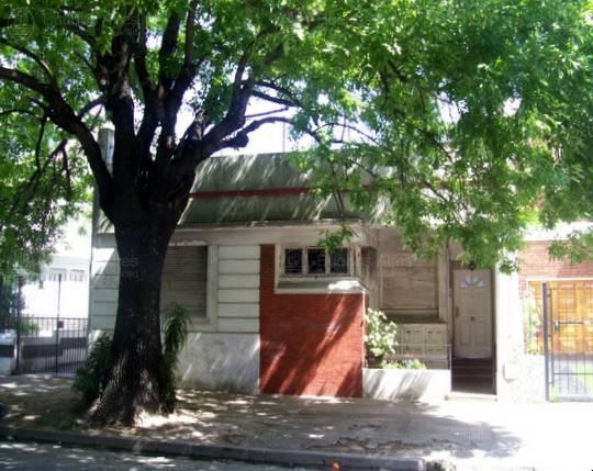 Frente de LOPEZ, CARLOS ANTONIO 4135 desde la vía pública